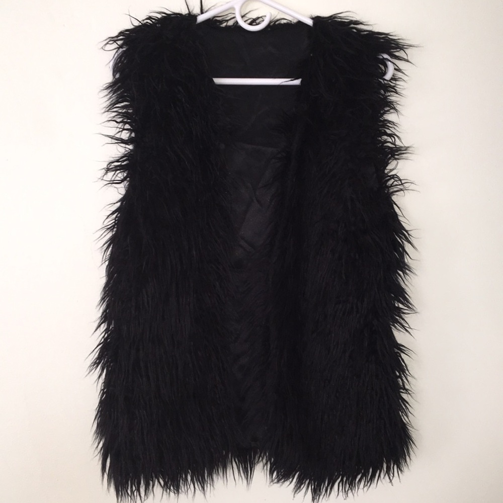 Black faux fur vest. REVERSIBLE